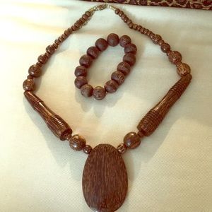 Versona beaded necklace and bracelet